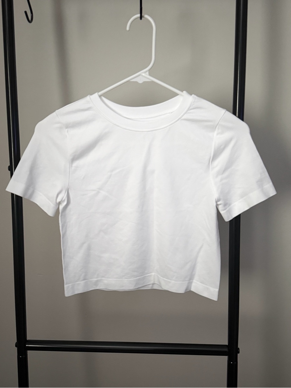 Zenana White Cropped Short Sleeve Top Size S/M